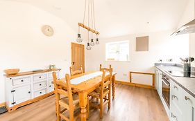 Well-Located Countryside Cottage